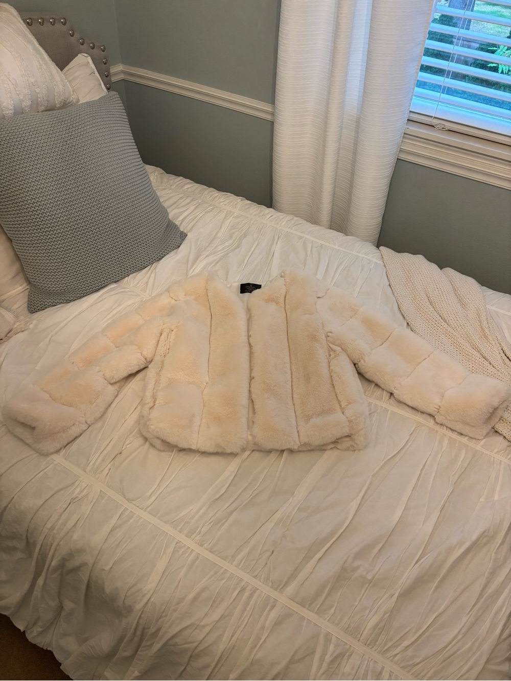QIYE Womenβs Cream Faux Fur Jacket - Plush Warm Coat